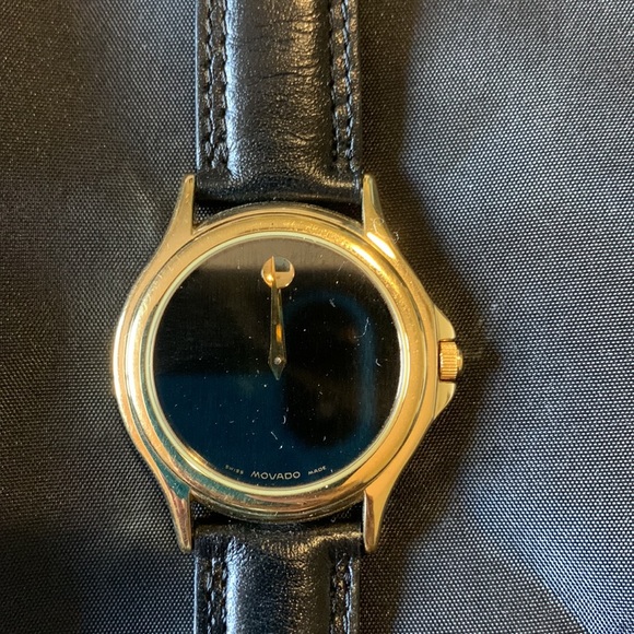 Men’s Gold/Black Movado wrist watch with case - Picture 5 of 8